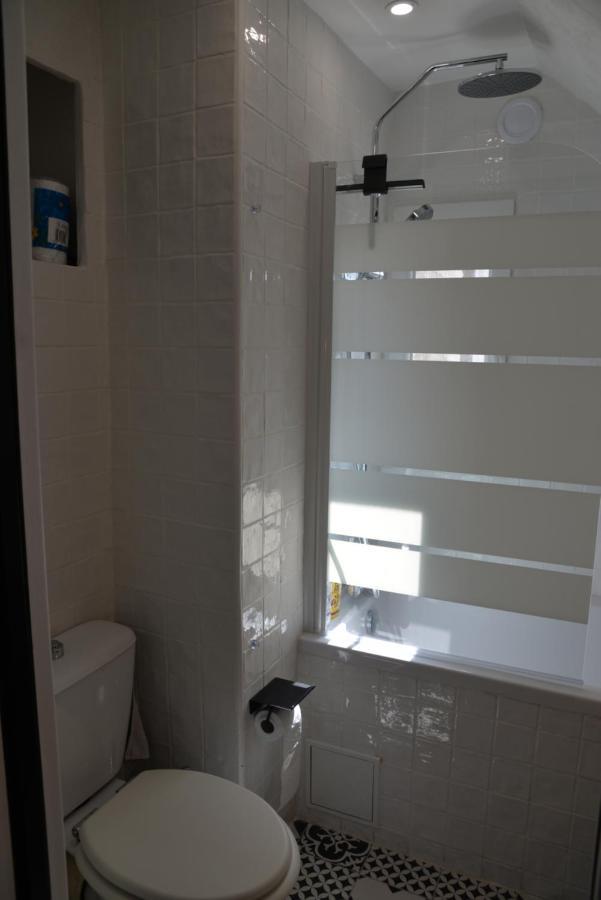 Martyrs Apartment Париж Екстериор снимка